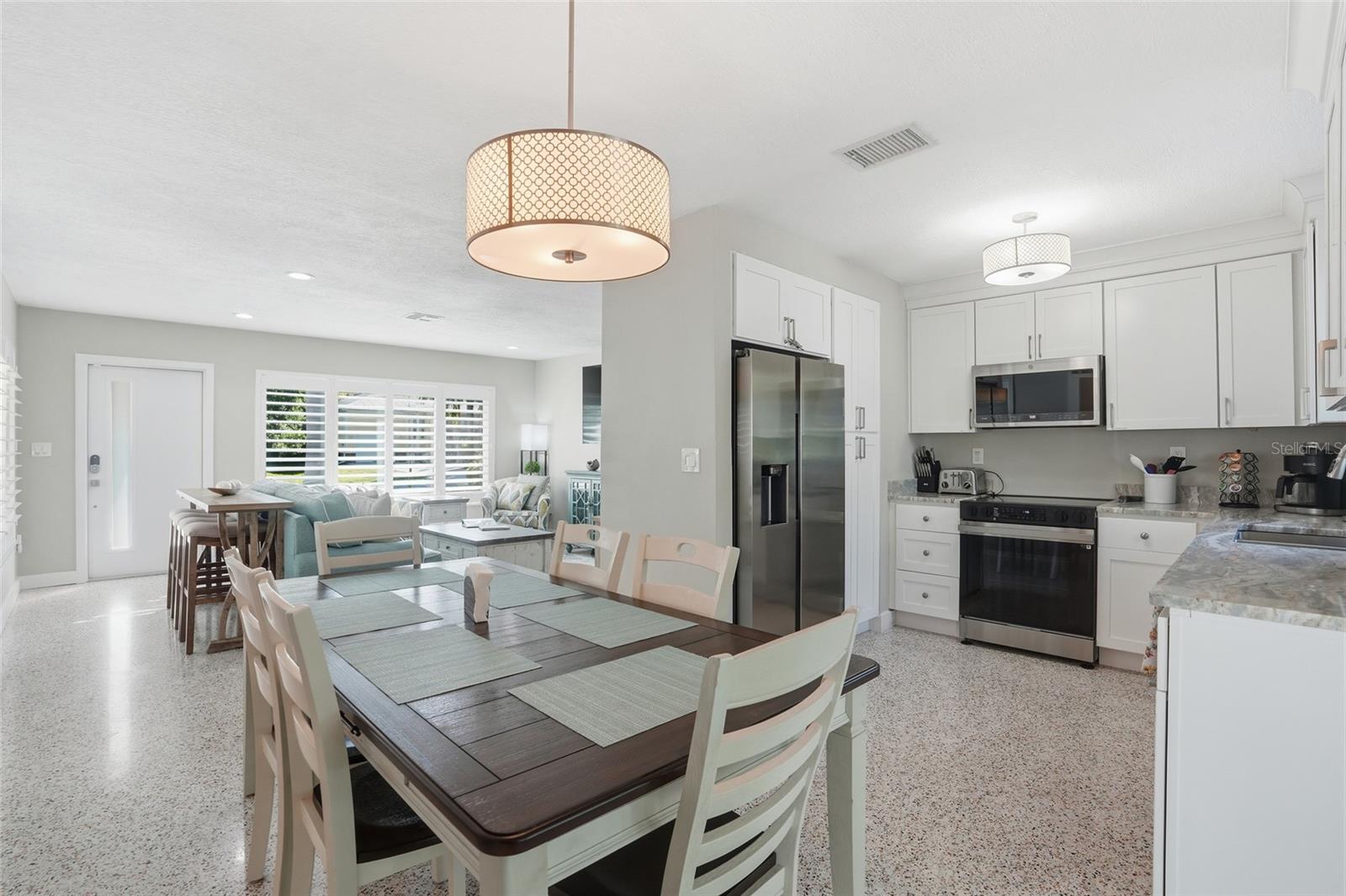 Image 12 of 49 For 415 Harvey Street