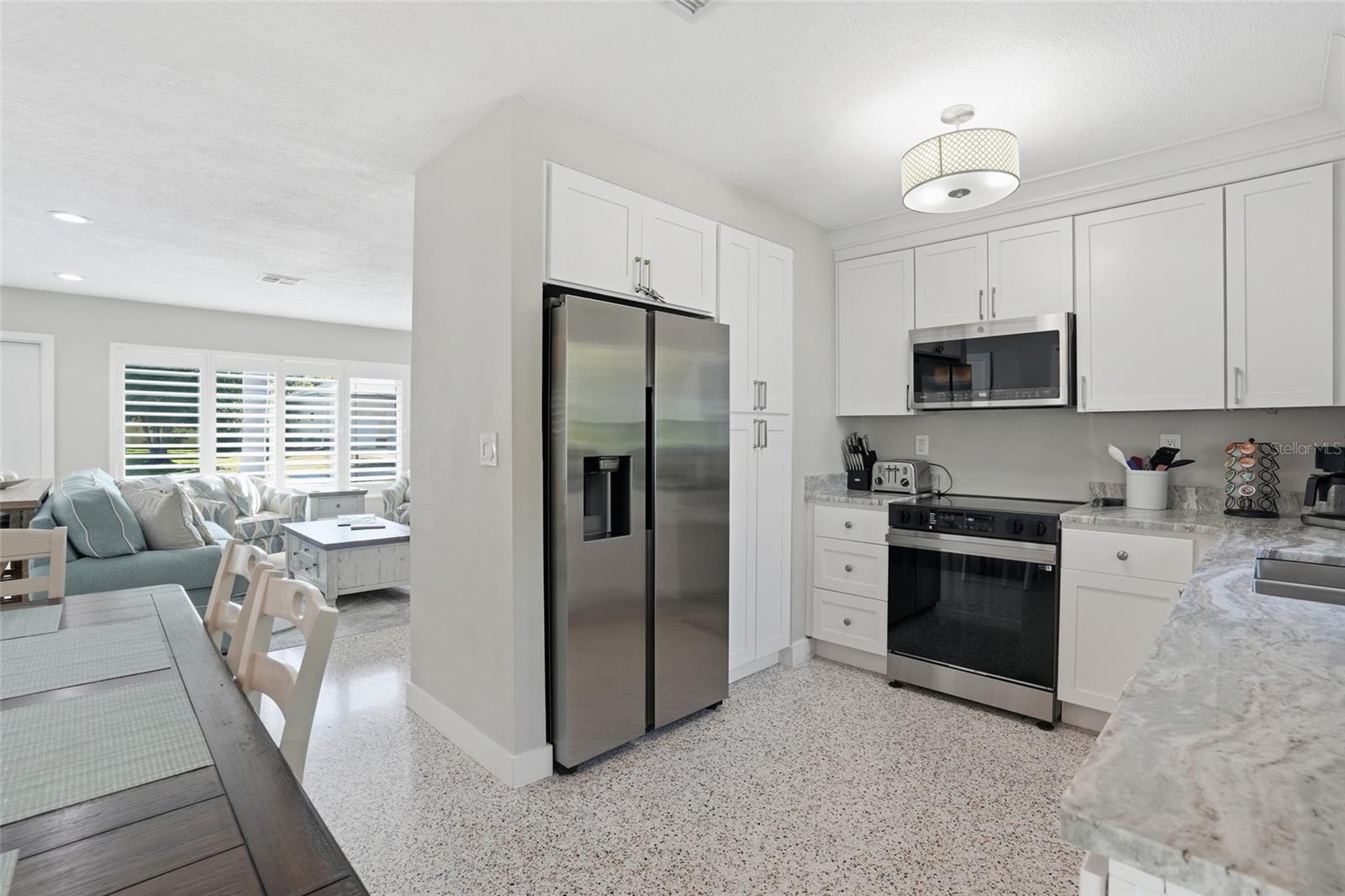 Image 13 of 49 For 415 Harvey Street