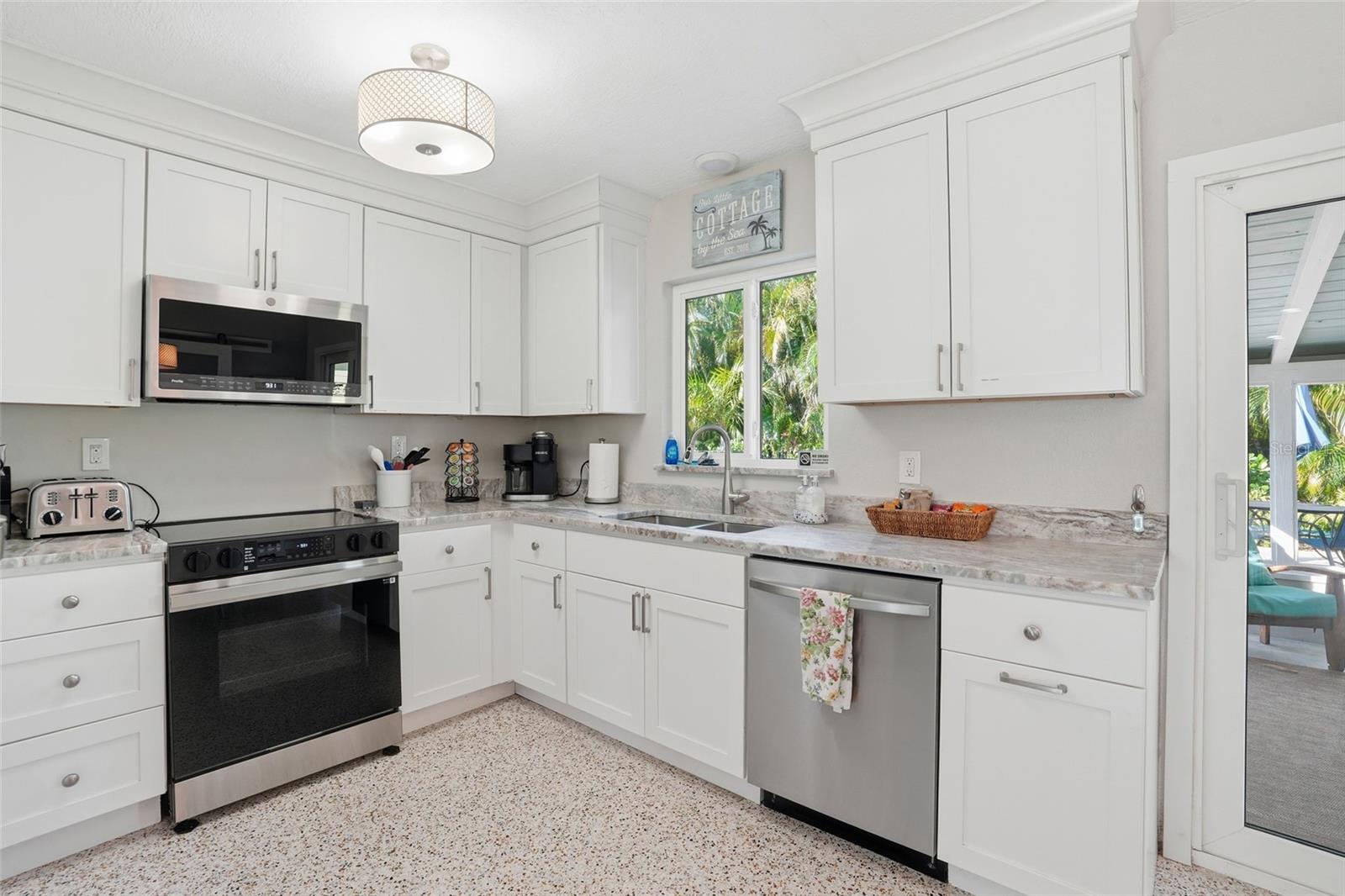 Image 14 of 49 For 415 Harvey Street