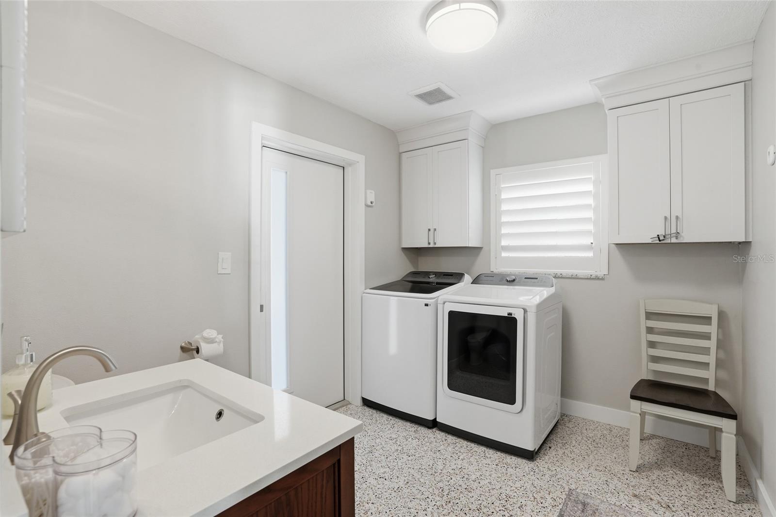 Image 23 of 49 For 415 Harvey Street