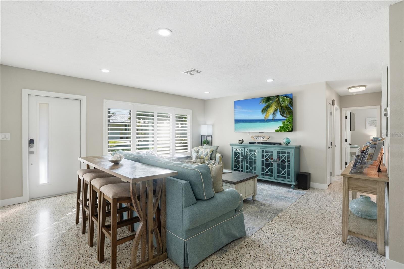 Image 5 of 49 For 415 Harvey Street