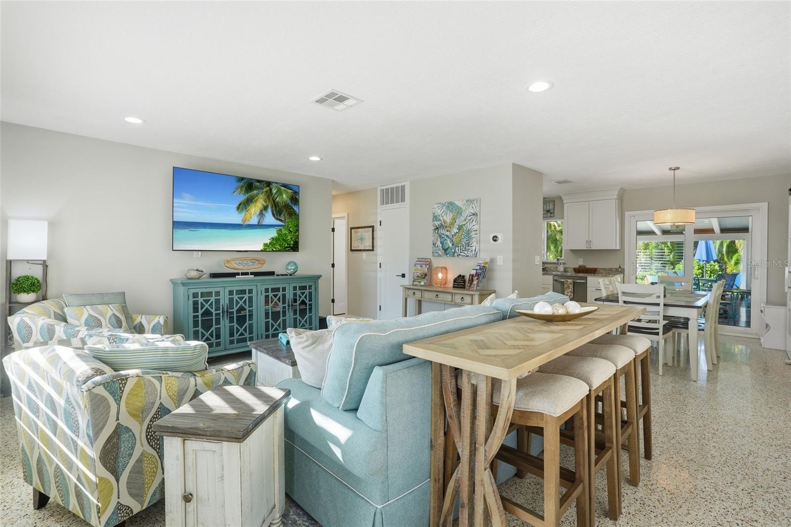 Image 6 of 49 For 415 Harvey Street