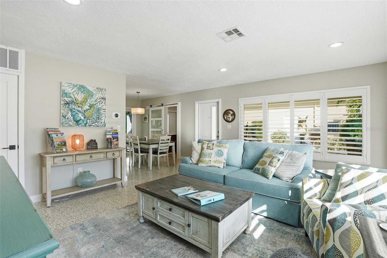 Image 7 of 49 For 415 Harvey Street