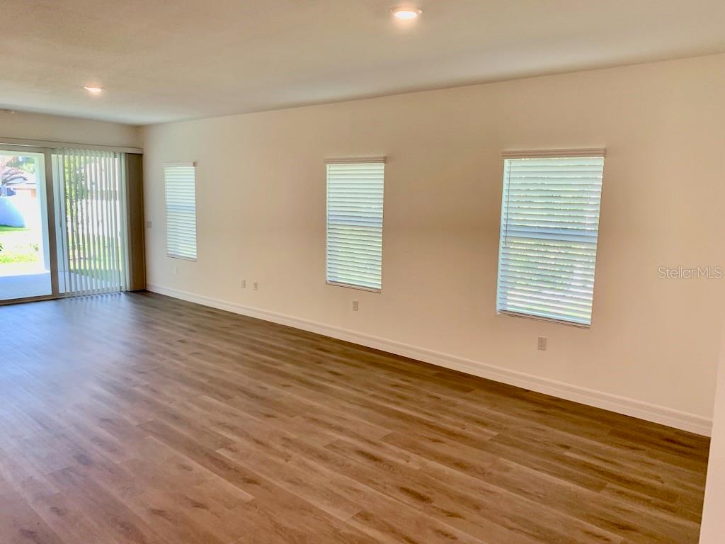 Image 10 of 40 For 21475 Seaton Avenue