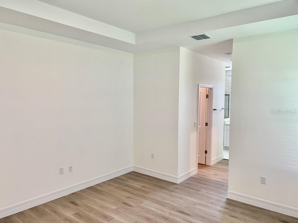 Image 11 of 40 For 21475 Seaton Avenue