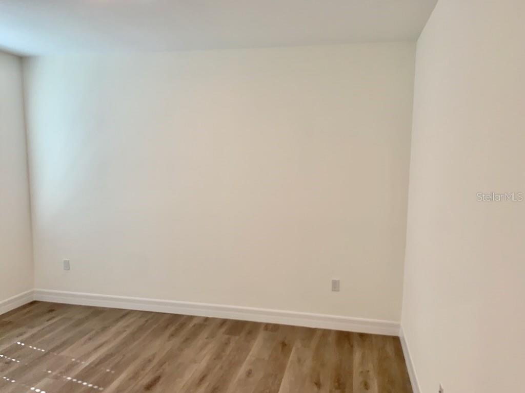 Image 33 of 40 For 21475 Seaton Avenue