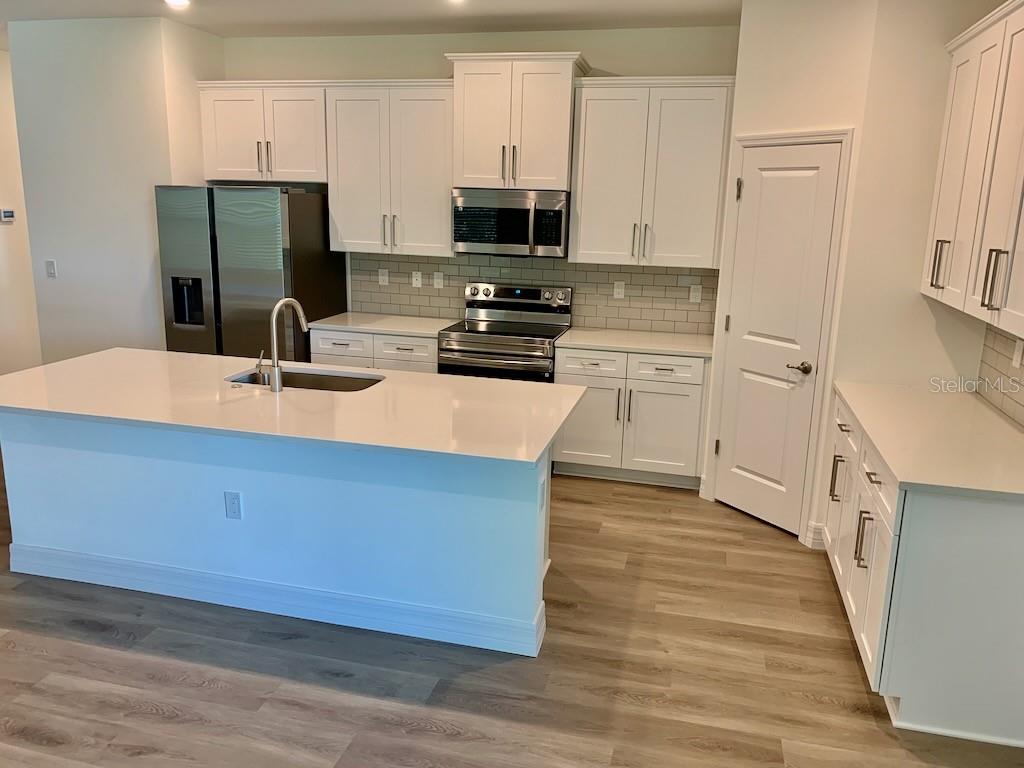 Image 6 of 40 For 21475 Seaton Avenue