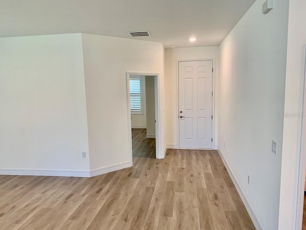 Image 9 of 40 For 21475 Seaton Avenue