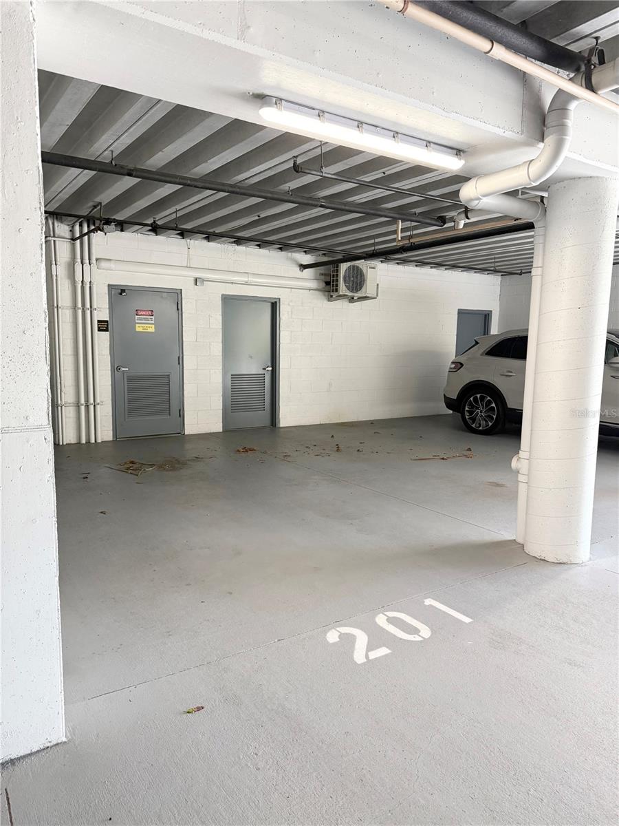 Image 36 of 50 For 255 End Drive 4201