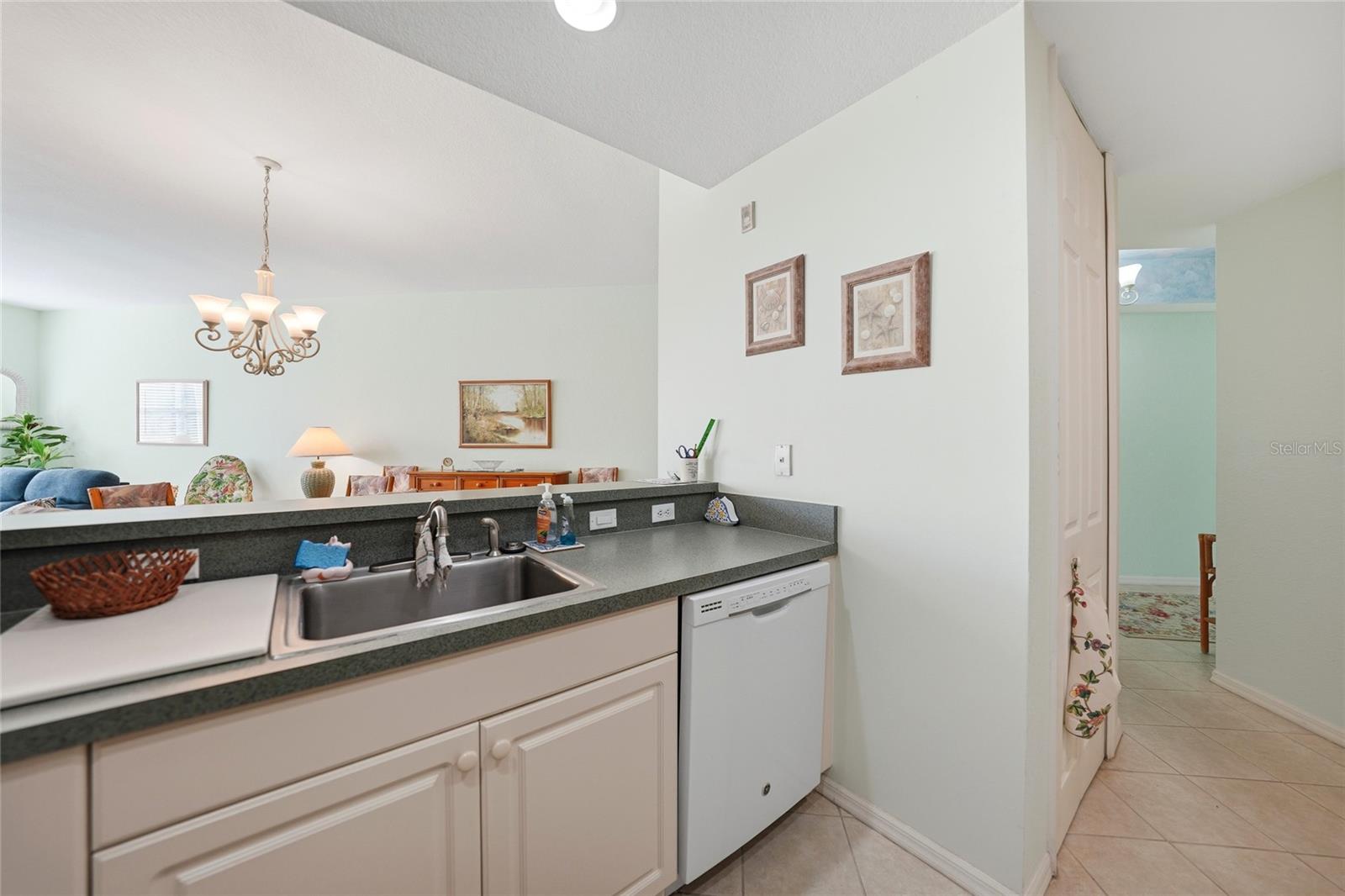 Image 8 of 50 For 255 End Drive 4201