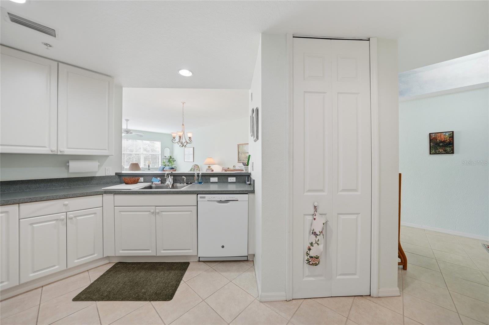 Image 9 of 50 For 255 End Drive 4201