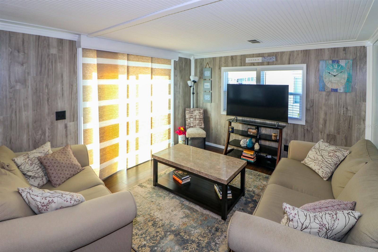 Image 10 of 43 For 2100 Kings Highway 662