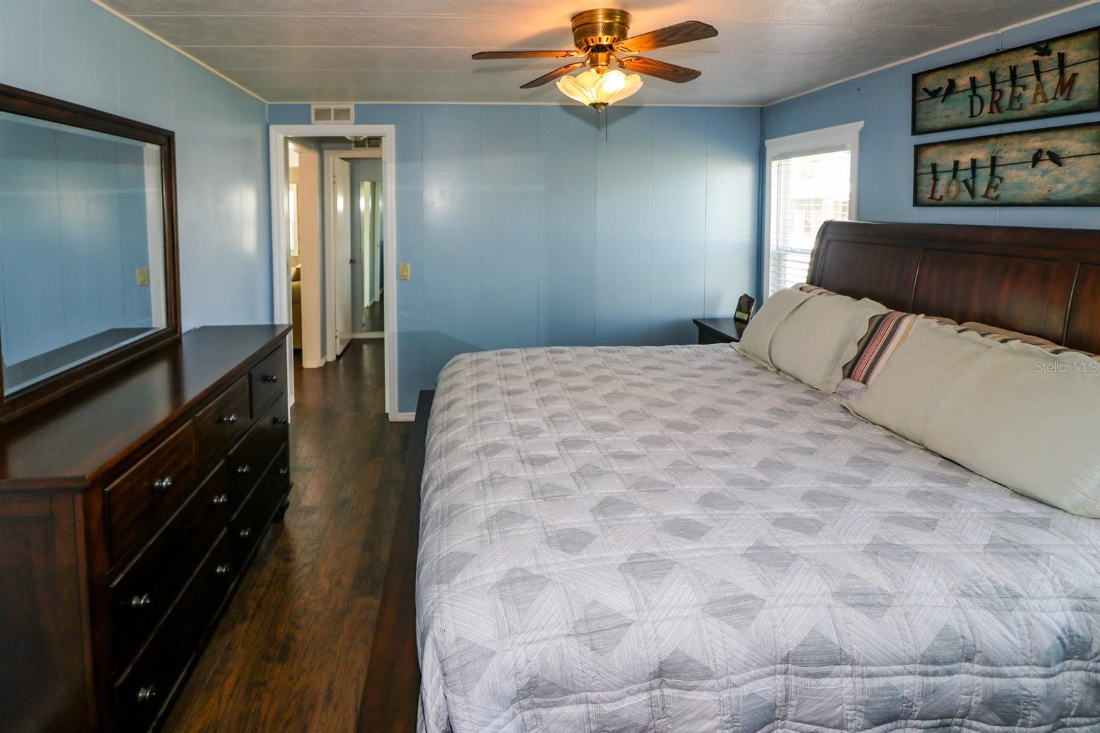 Image 17 of 43 For 2100 Kings Highway 662