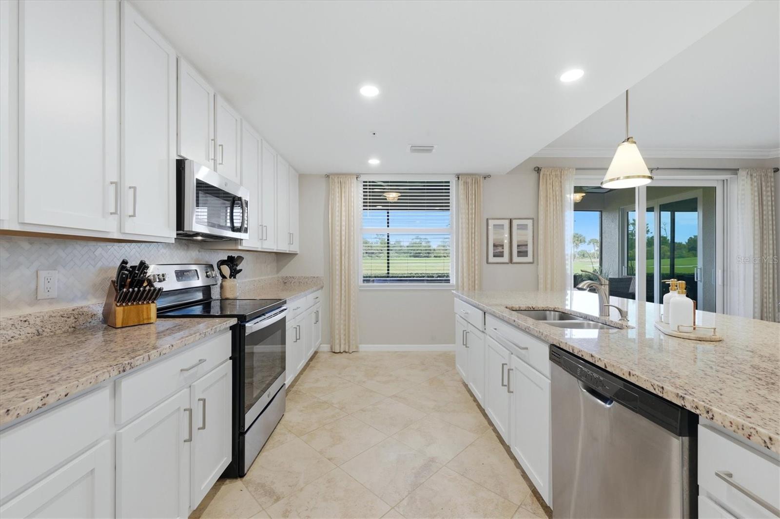 Image 16 of 95 For 14049 Black Beauty Drive 711