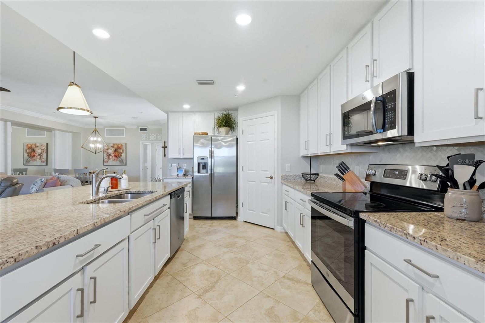 Image 17 of 95 For 14049 Black Beauty Drive 711