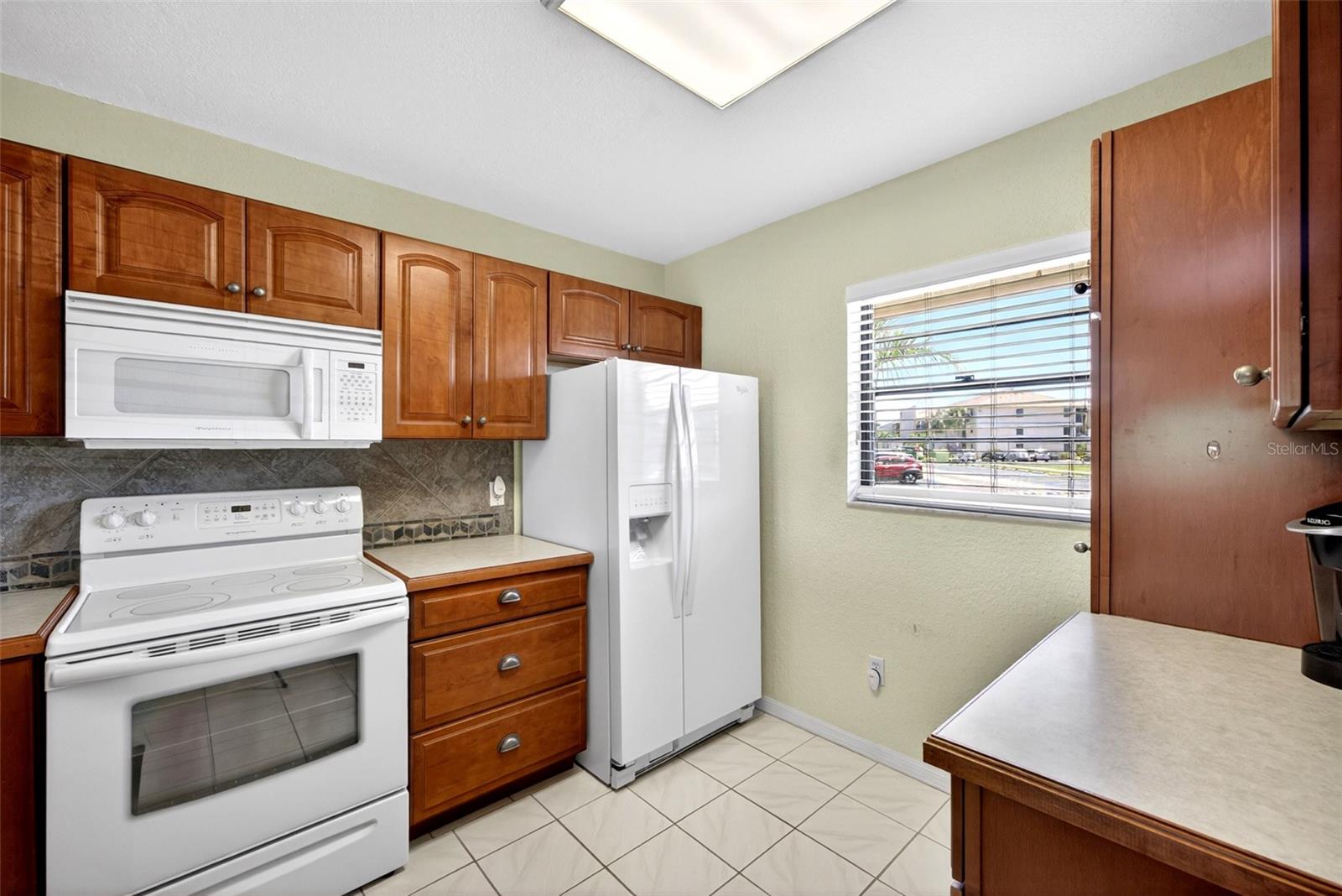 Image 10 of 44 For 175 Kings Highway 516