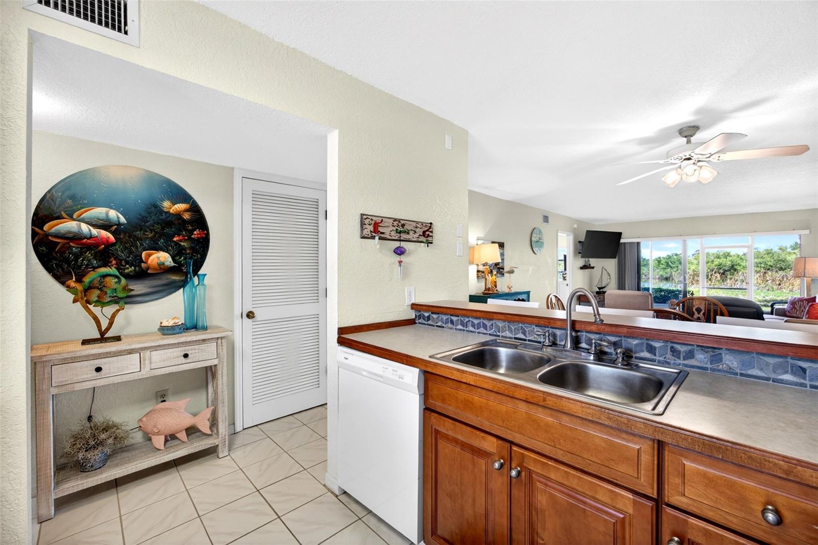 Image 12 of 44 For 175 Kings Highway 516