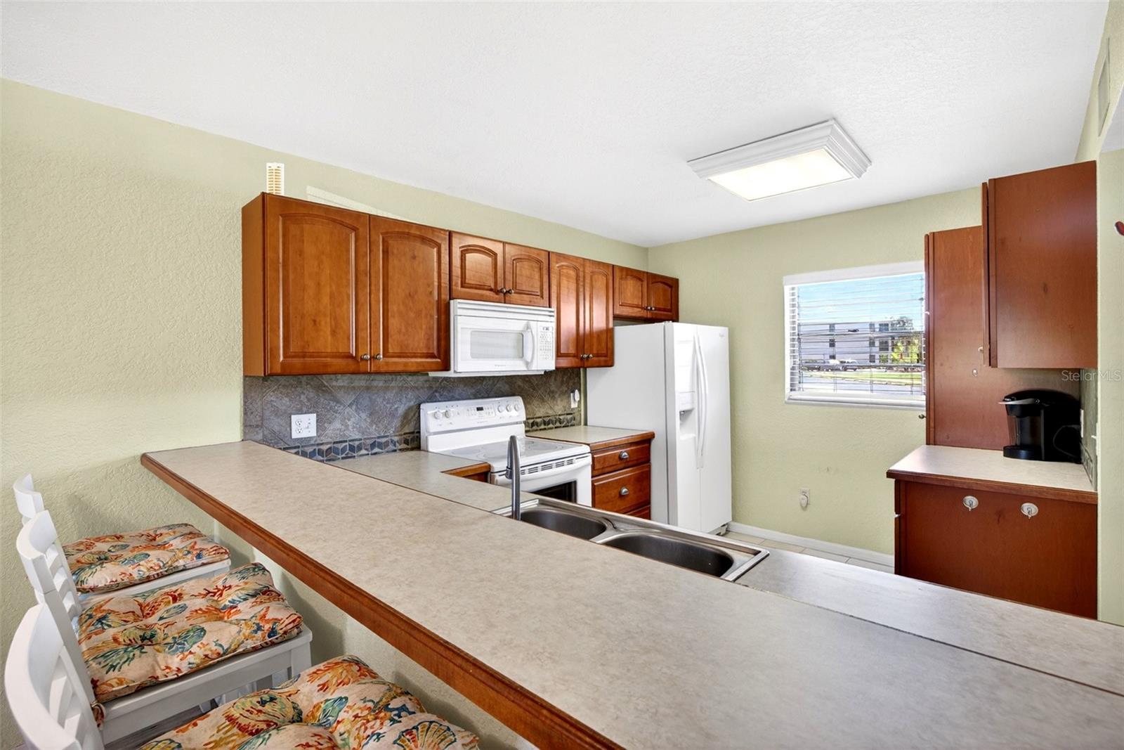 Image 13 of 44 For 175 Kings Highway 516