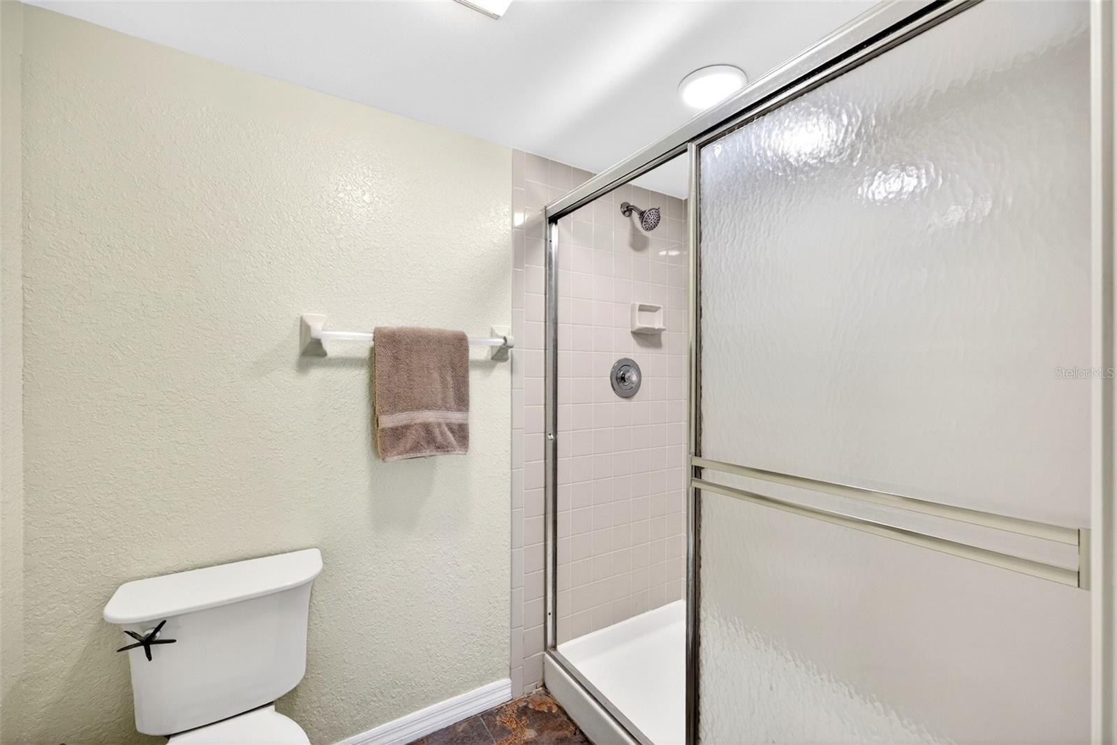 Image 25 of 44 For 175 Kings Highway 516