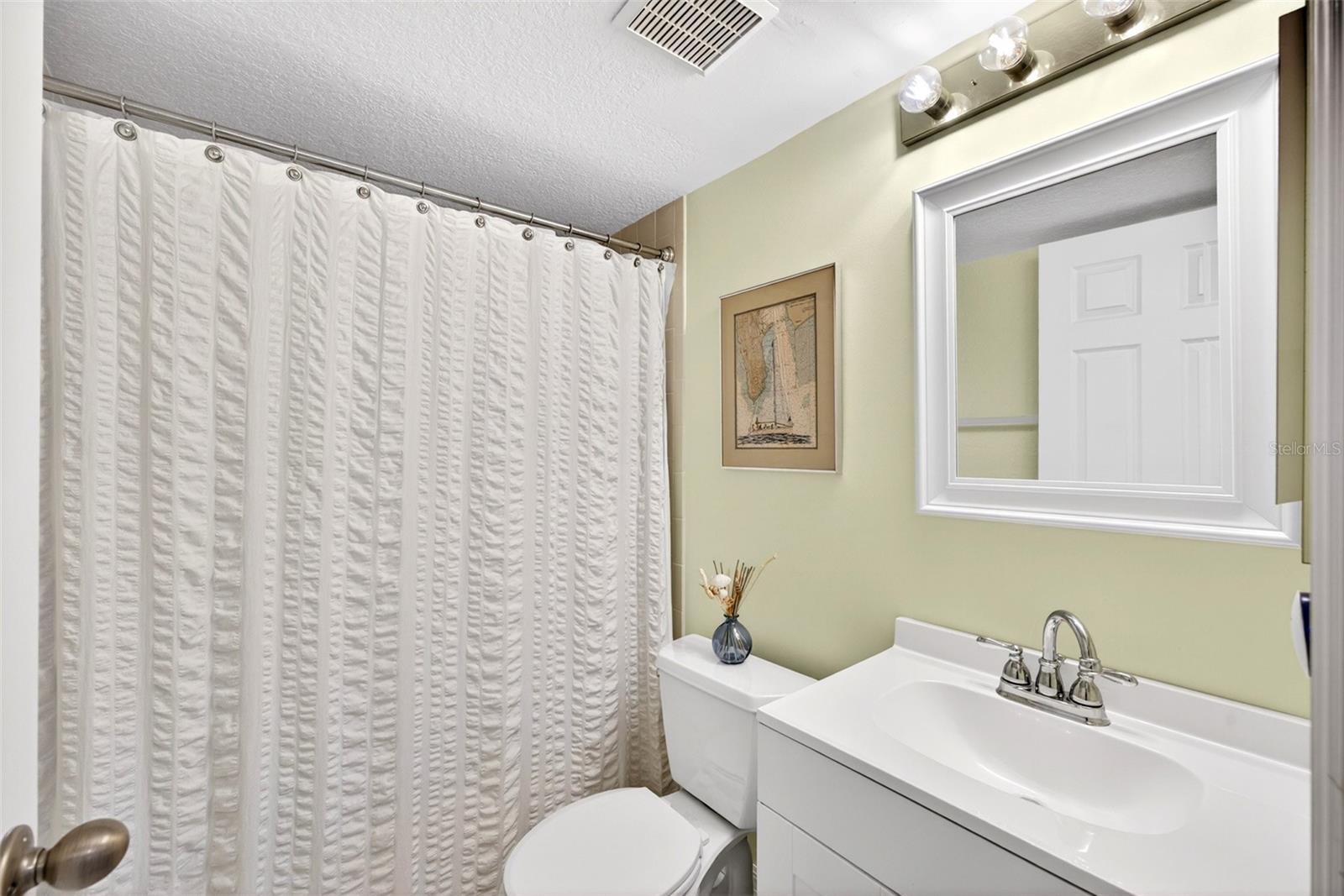 Image 29 of 44 For 175 Kings Highway 516