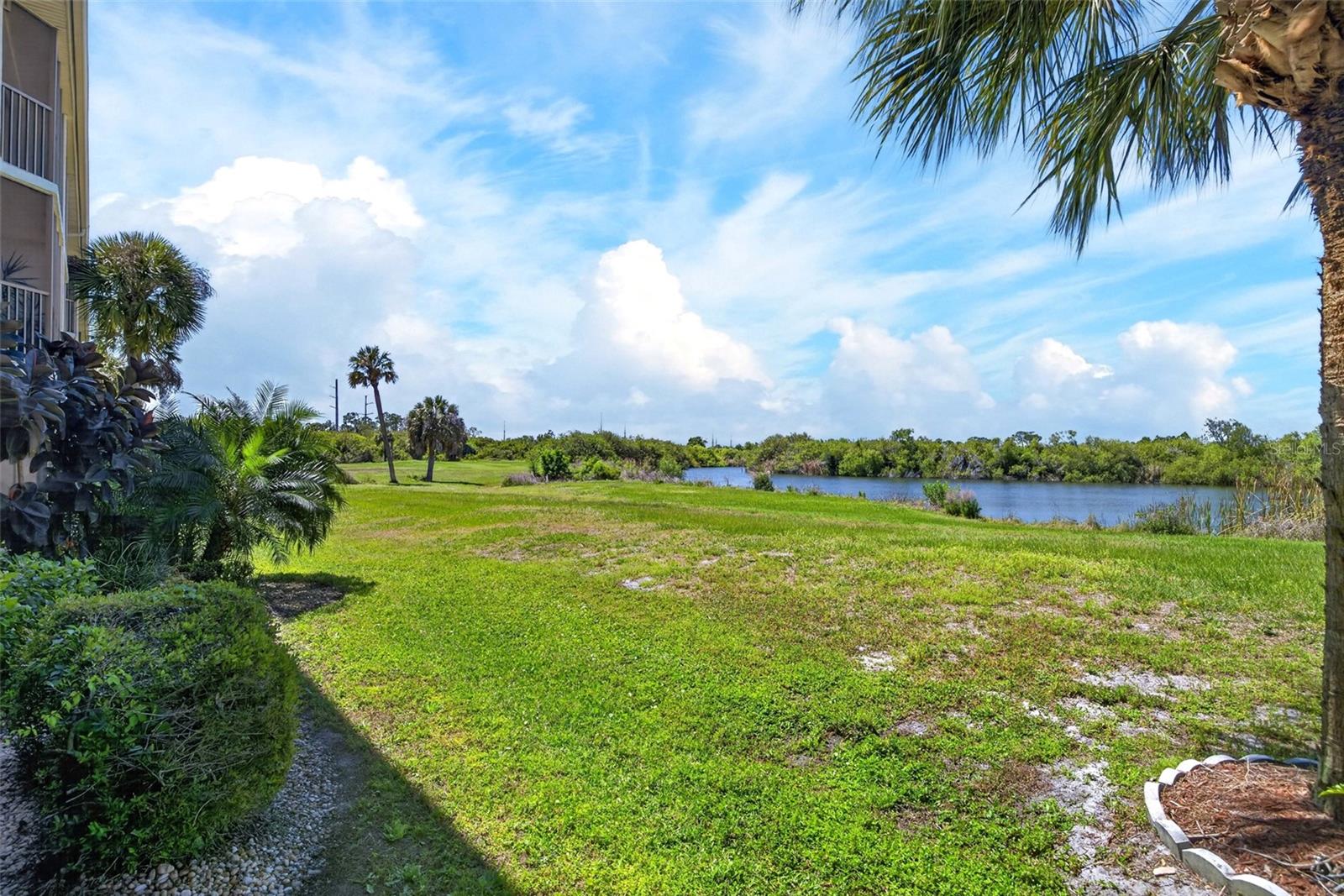 Image 33 of 44 For 175 Kings Highway 516