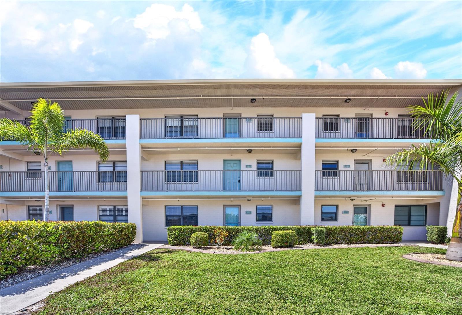 Image 4 of 44 For 175 Kings Highway 516