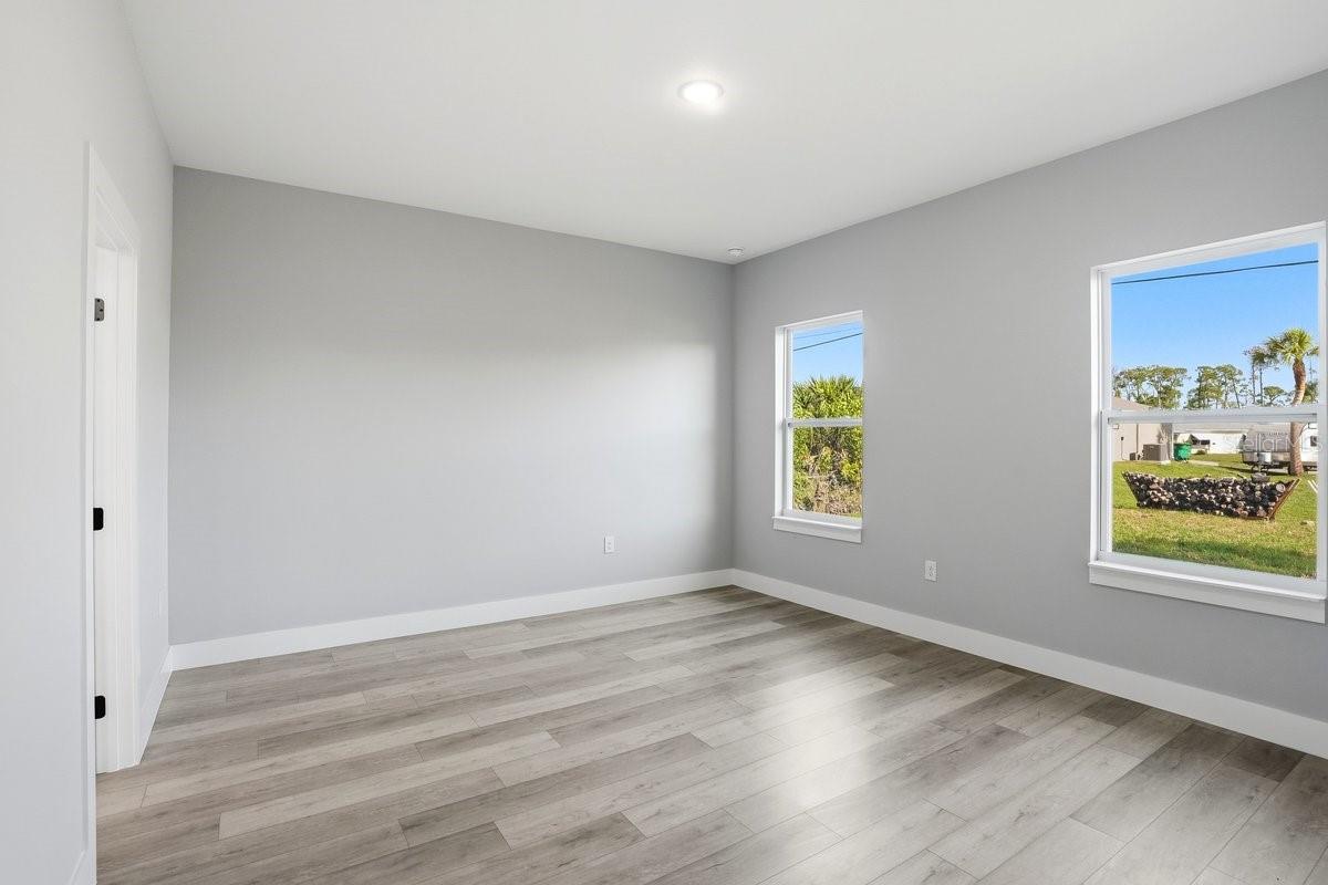 Image 17 of 42 For 18292 Troon Avenue