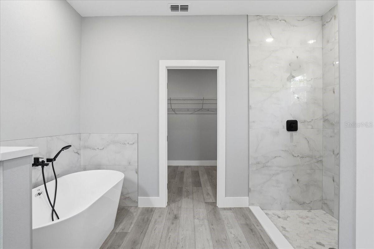 Image 21 of 42 For 18292 Troon Avenue