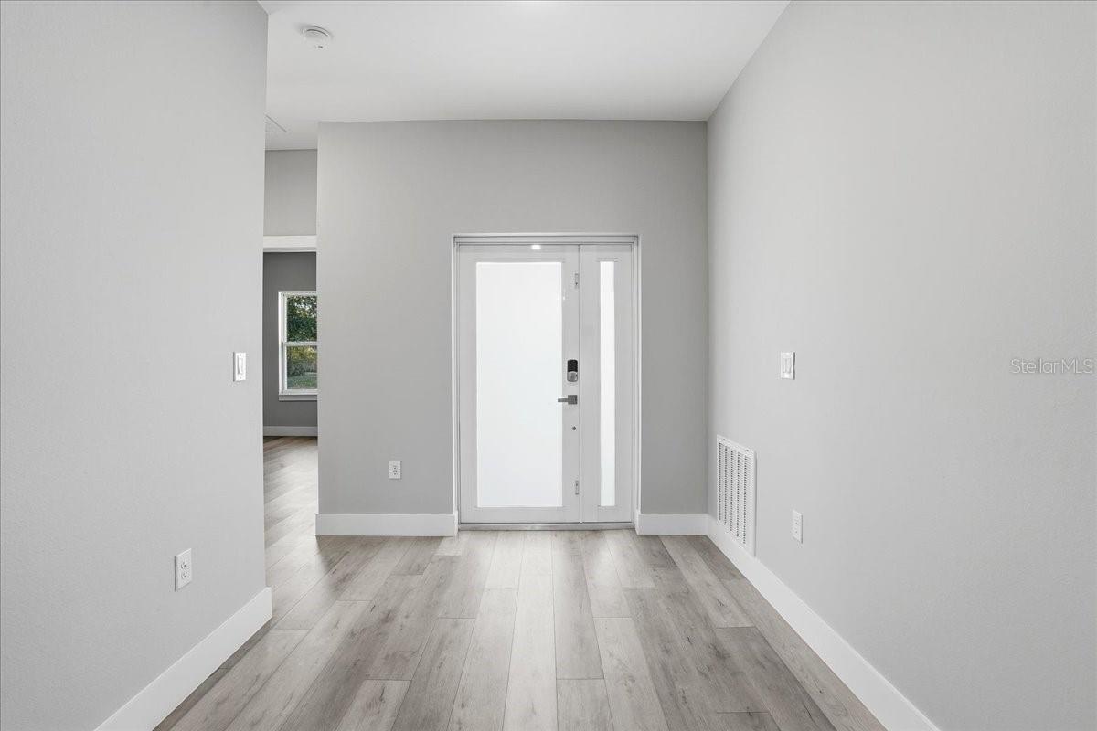 Image 4 of 42 For 18292 Troon Avenue