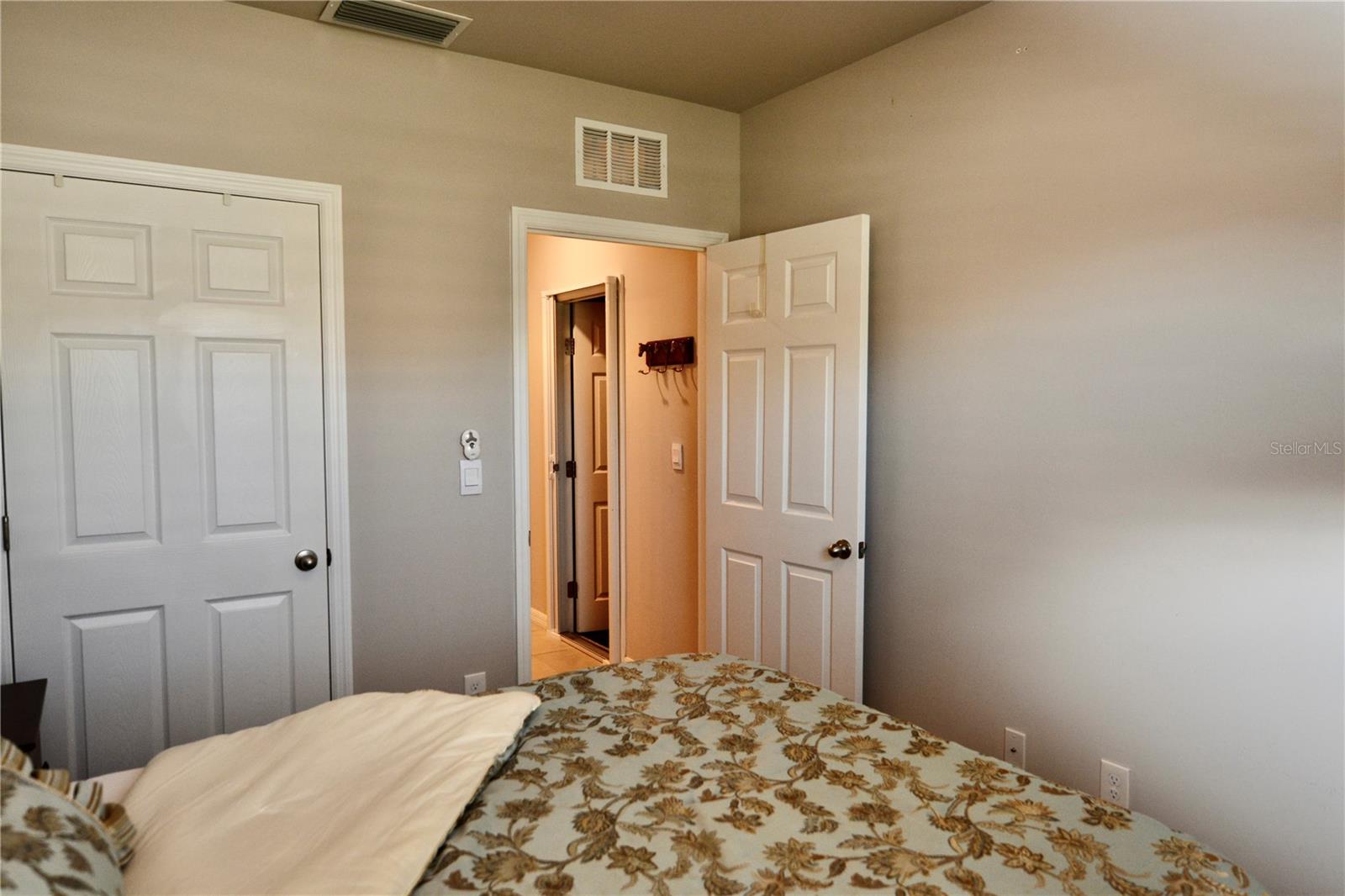 Image 22 of 45 For 25161 Lenox Circle