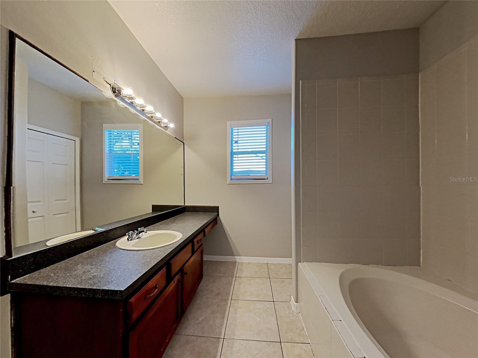 Image 10 of 22 For 716 Knollwood Drive