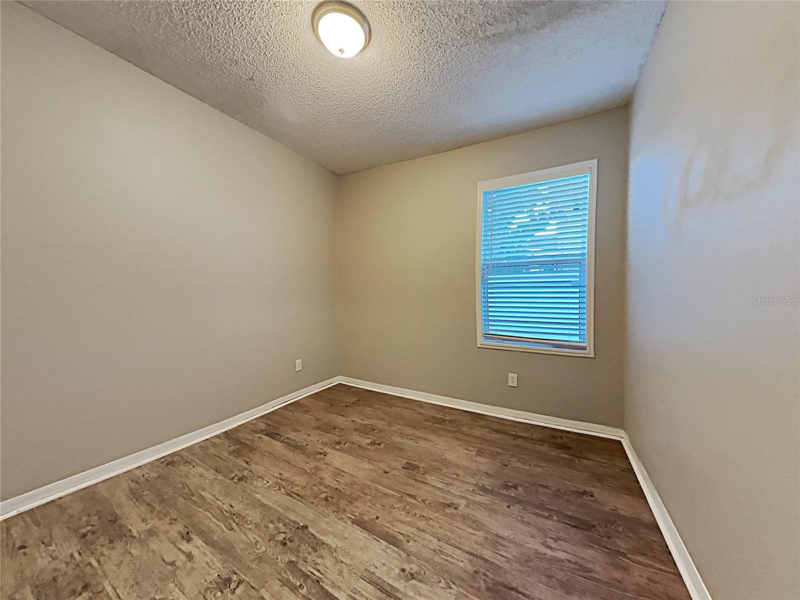Image 11 of 22 For 716 Knollwood Drive