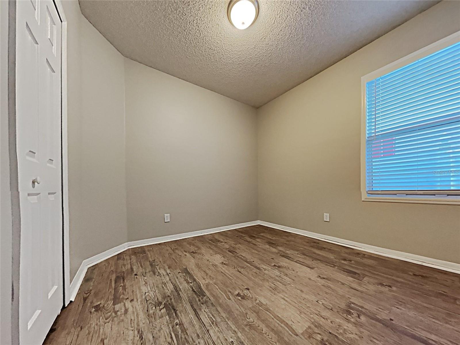 Image 12 of 22 For 716 Knollwood Drive