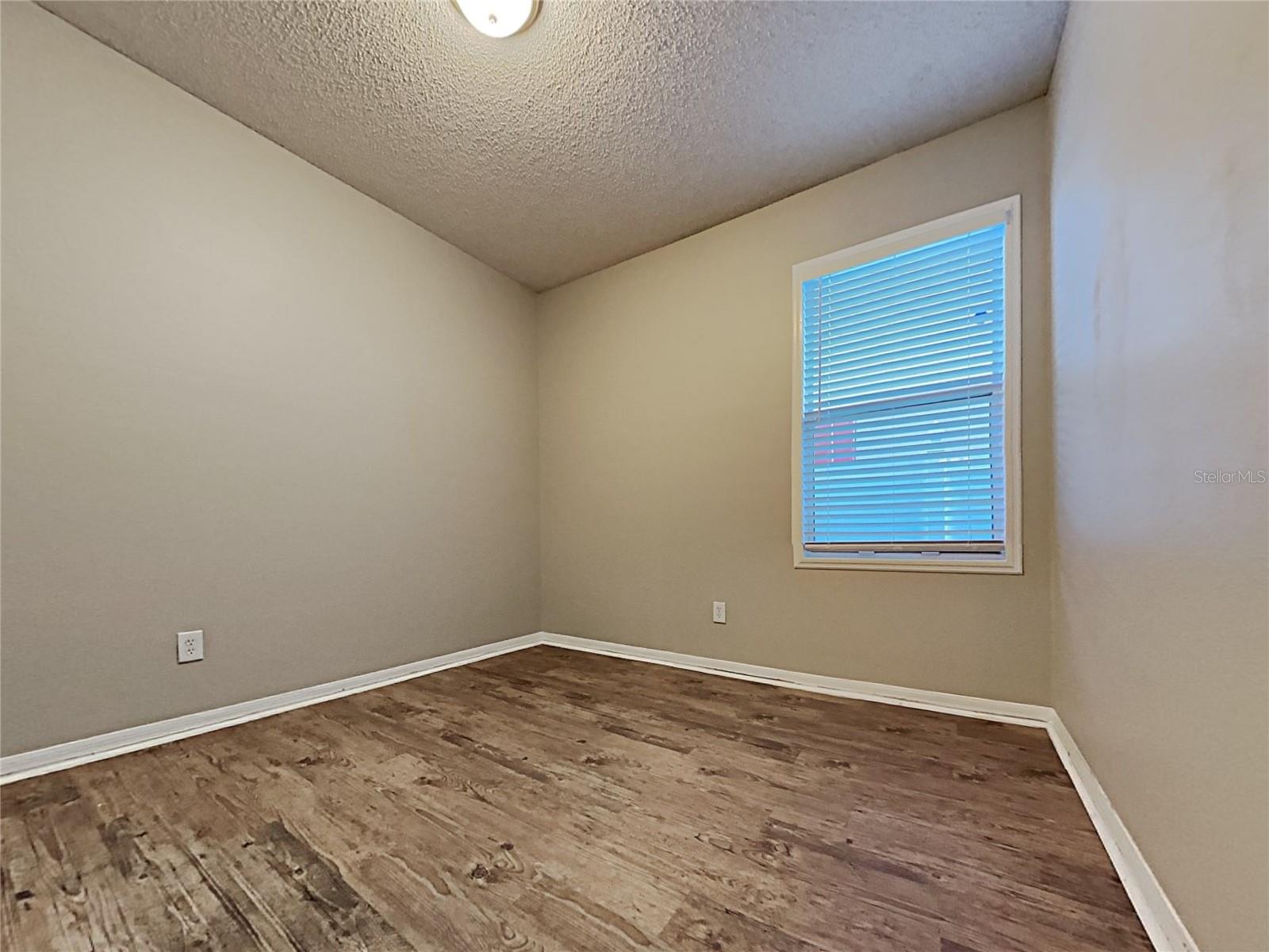 Image 13 of 22 For 716 Knollwood Drive