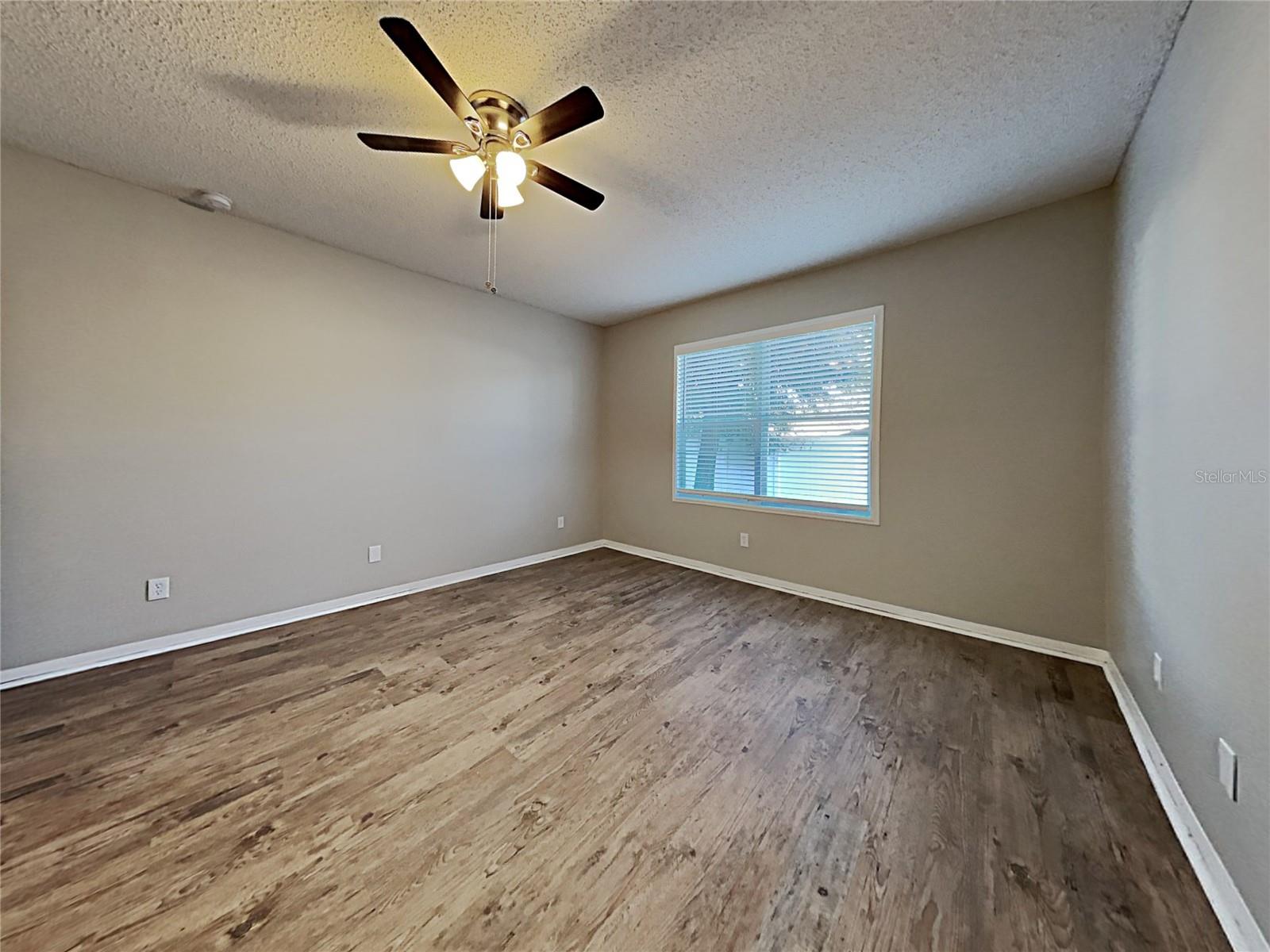 Image 18 of 22 For 716 Knollwood Drive