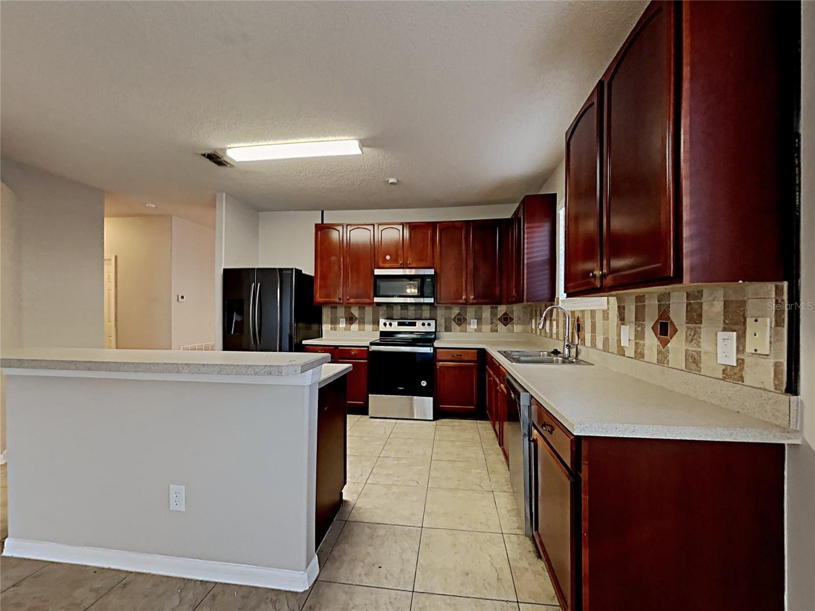Image 5 of 22 For 716 Knollwood Drive