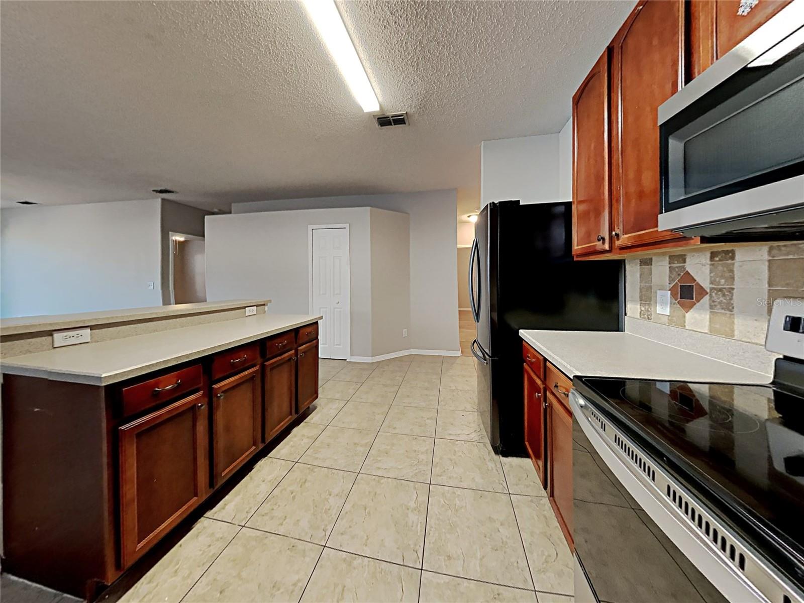 Image 6 of 22 For 716 Knollwood Drive