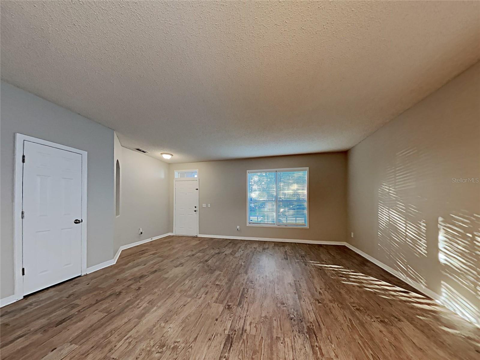 Image 8 of 22 For 716 Knollwood Drive
