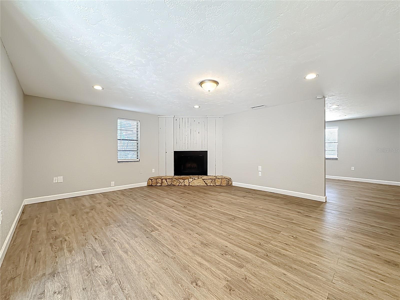 Image 17 of 49 For 2144 Oak Terrace