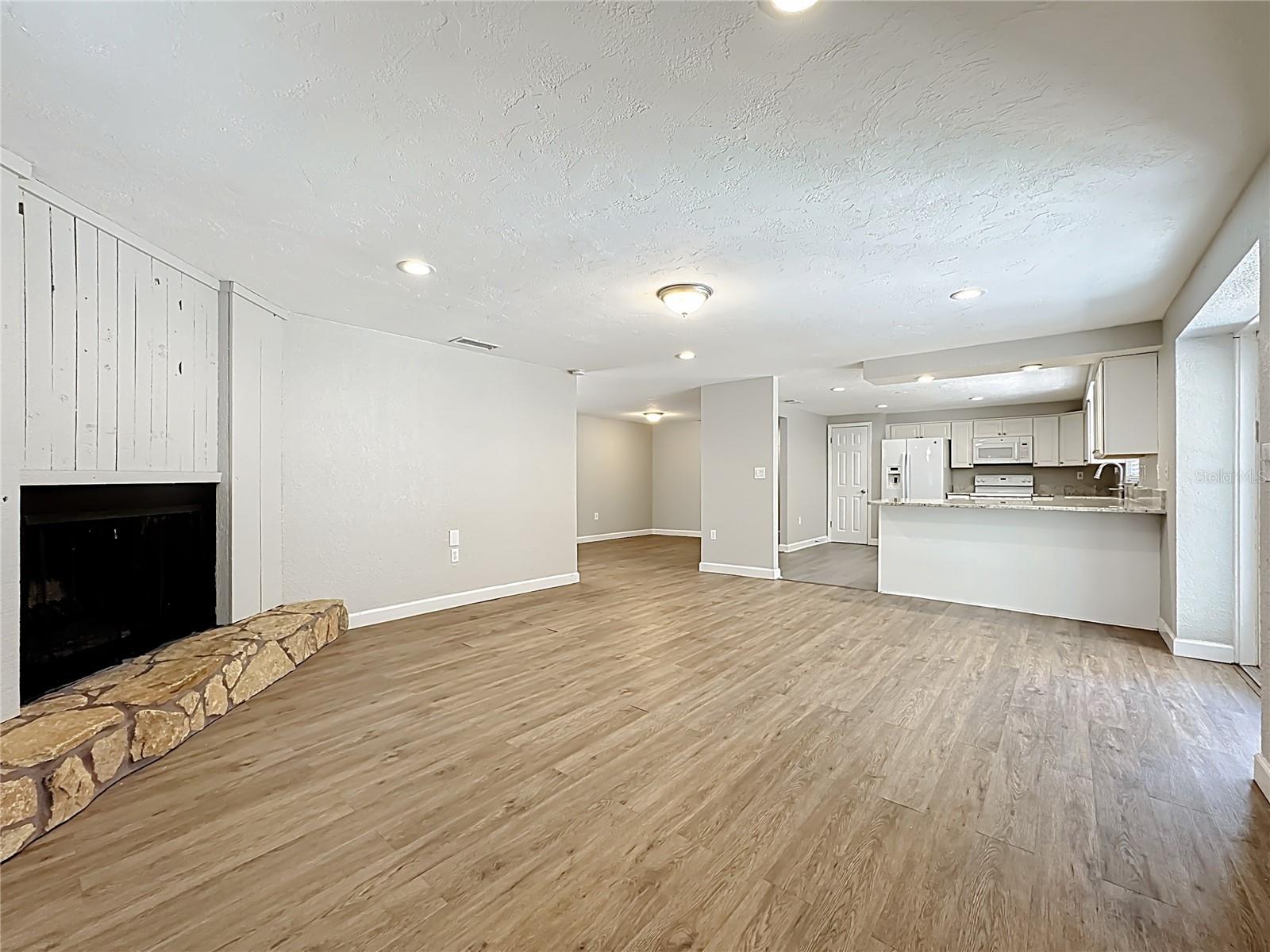 Image 19 of 49 For 2144 Oak Terrace