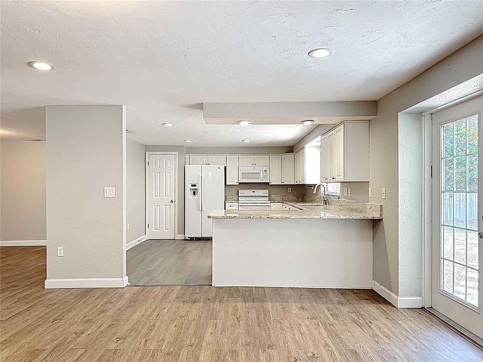 Image 21 of 49 For 2144 Oak Terrace