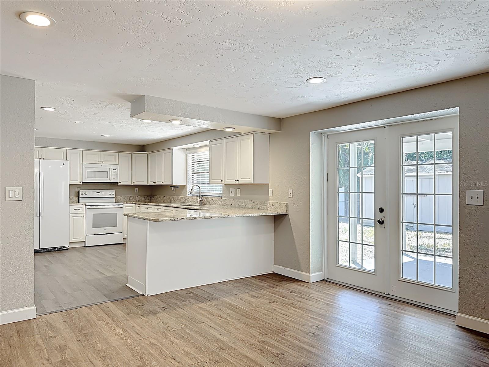 Image 22 of 49 For 2144 Oak Terrace