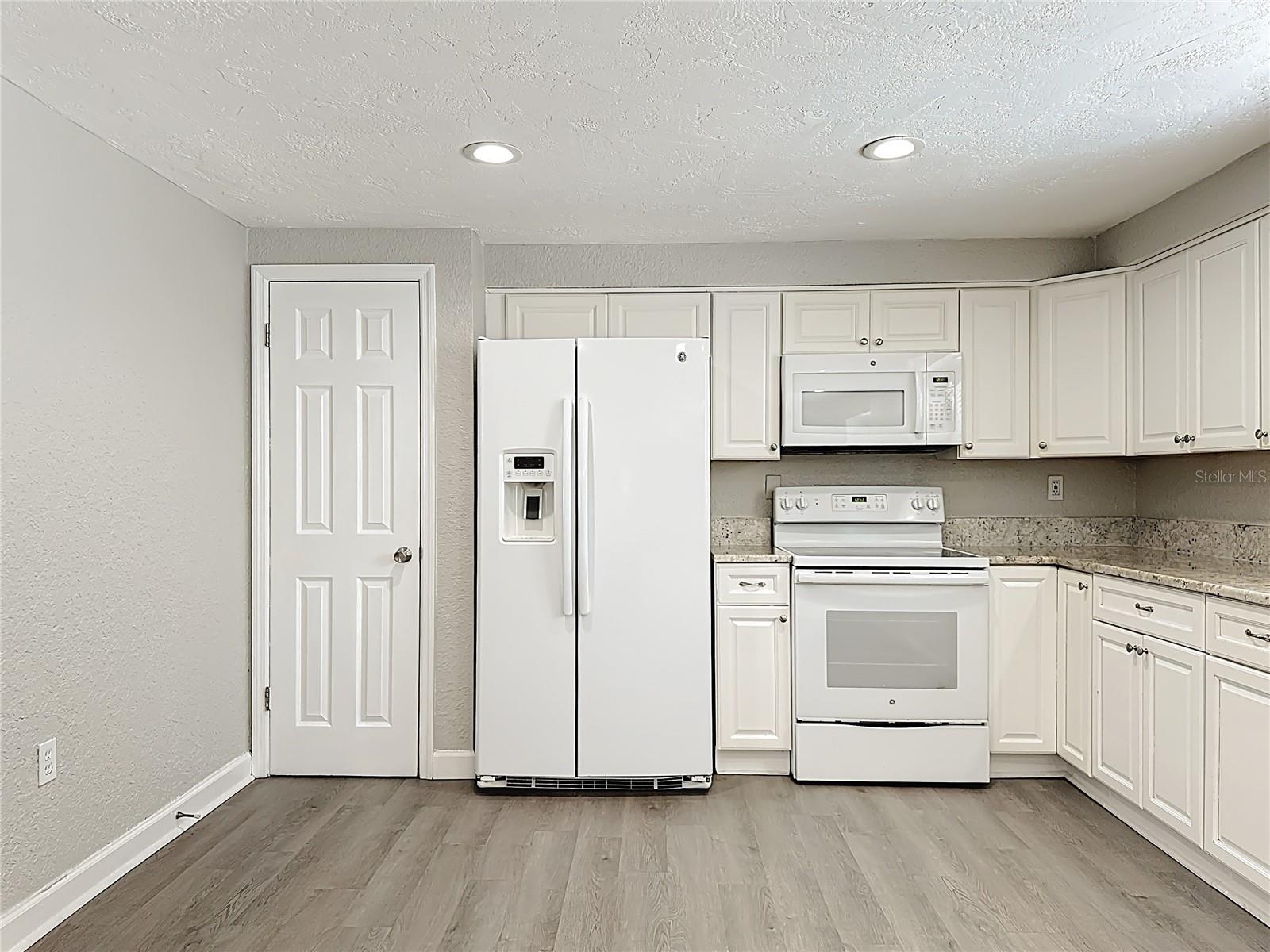 Image 24 of 49 For 2144 Oak Terrace