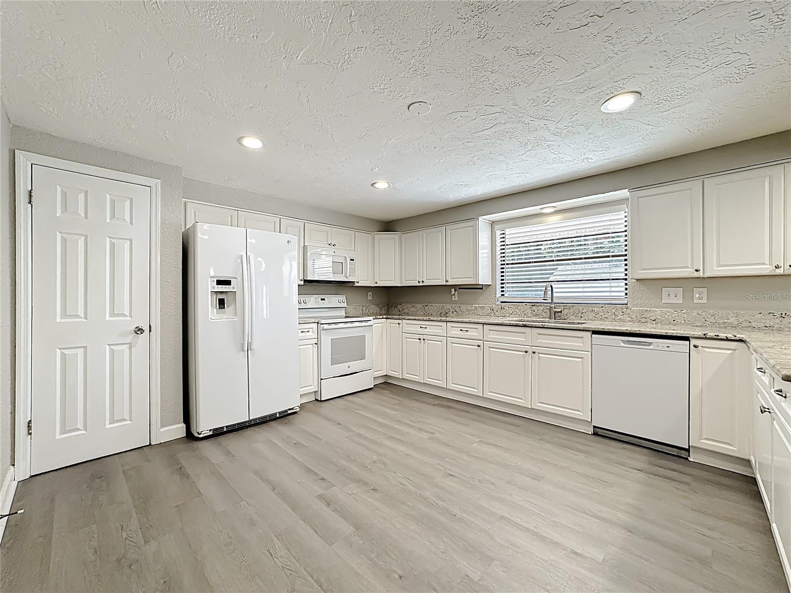 Image 25 of 49 For 2144 Oak Terrace