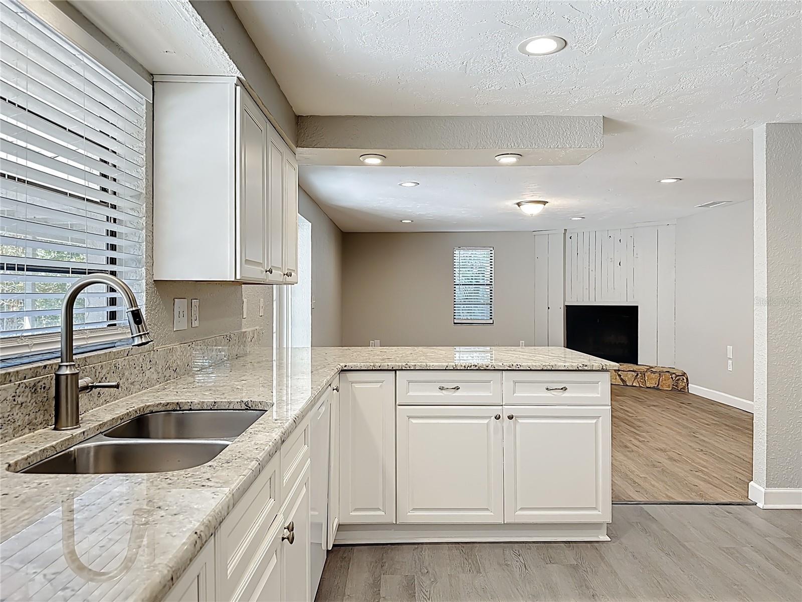 Image 28 of 49 For 2144 Oak Terrace