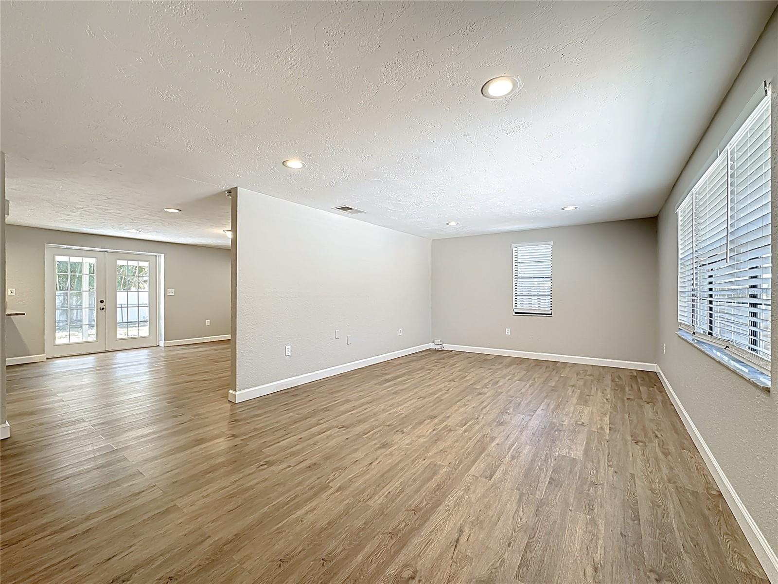 Image 6 of 49 For 2144 Oak Terrace