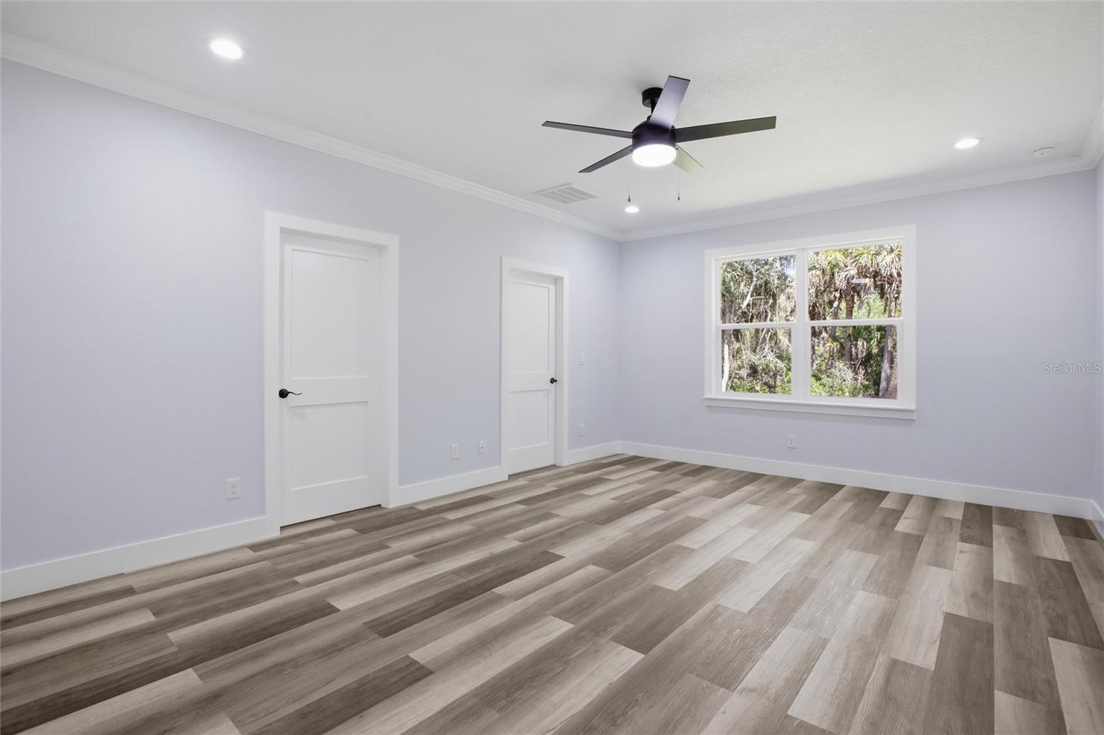 Image 15 of 37 For 2440 Hiawatha Street