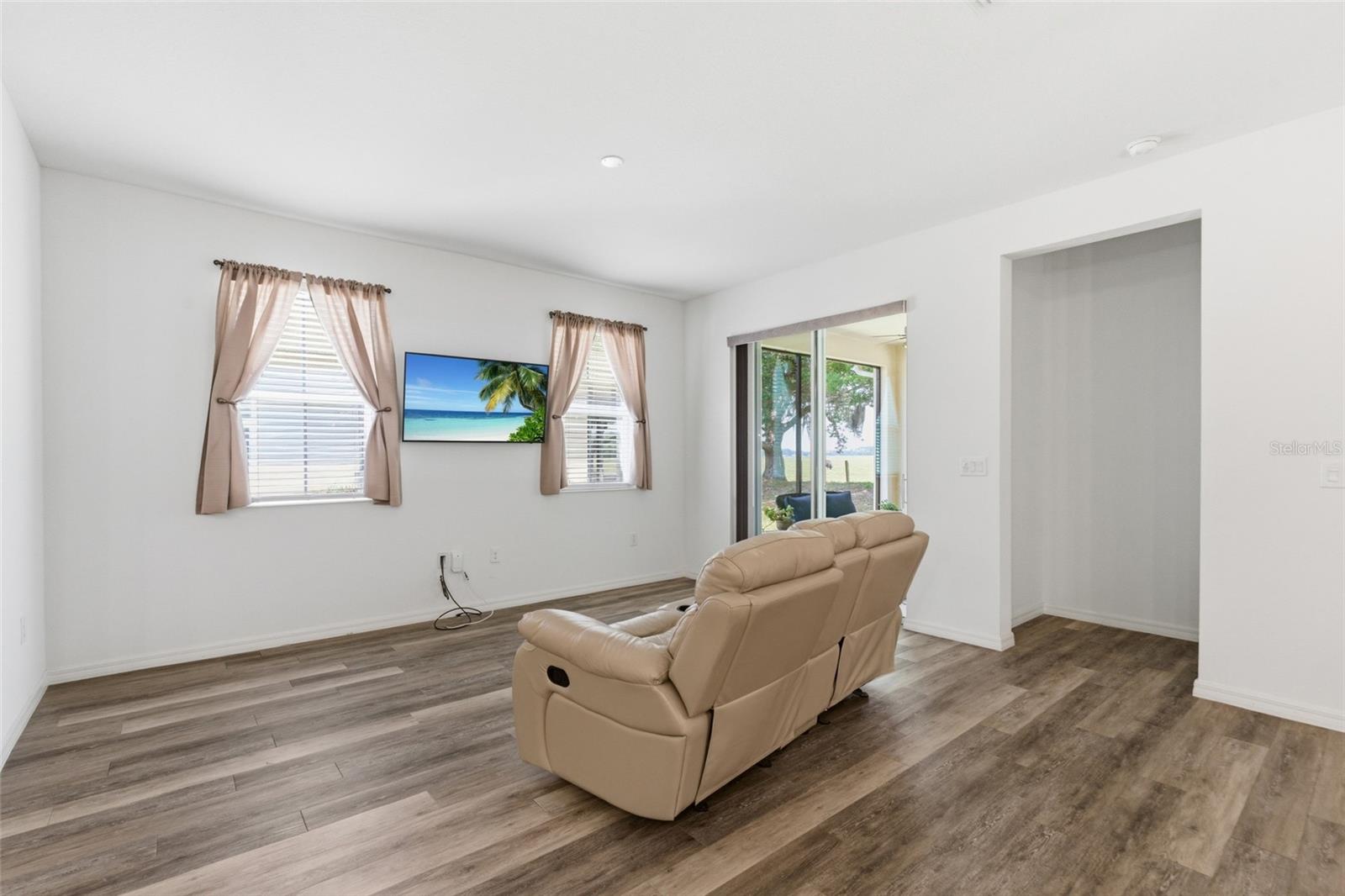 Image 17 of 52 For 8834 Tuscany Isles Drive