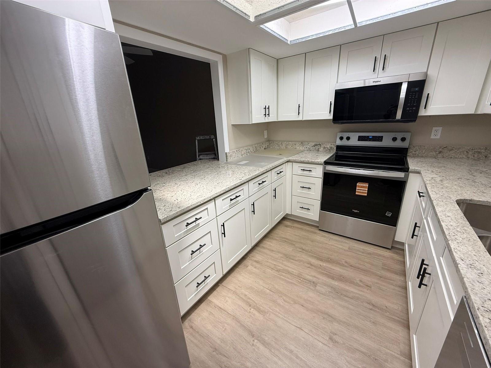 Image 3 of 15 For 3111 Riverside Drive A