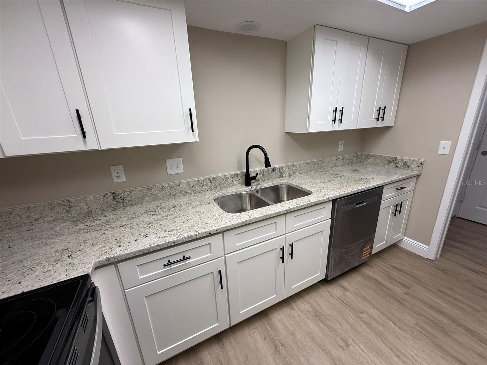 Image 4 of 15 For 3111 Riverside Drive A